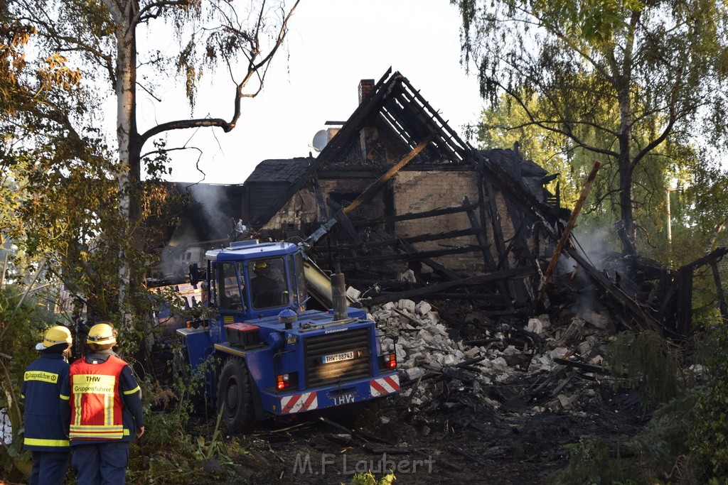 Grossfeuer Einfamilienhaus Siegburg Muehlengrabenstr P1049.JPG - Miklos Laubert